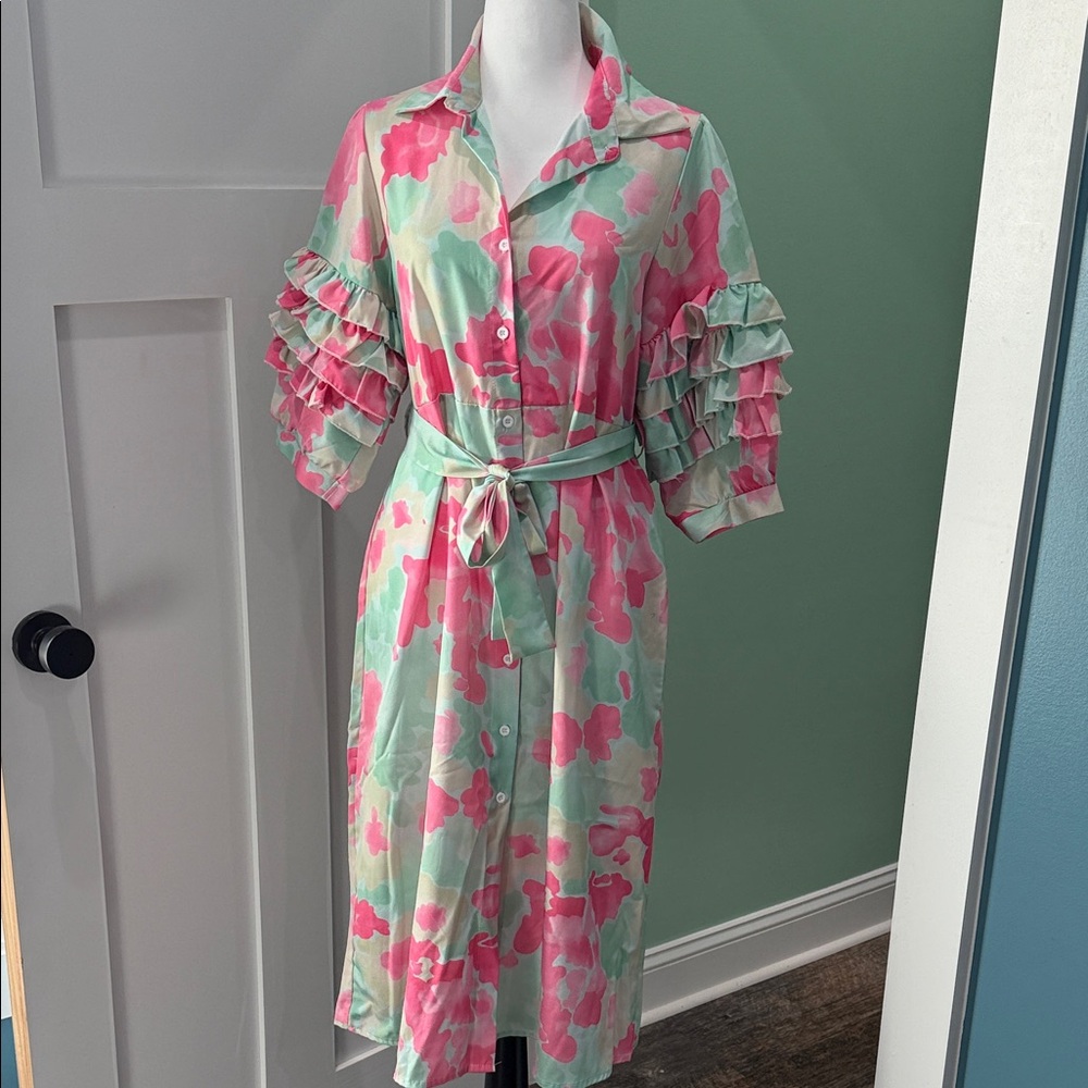 FloralSunday Up Ruffle Sleeve Midi Dress. Size S